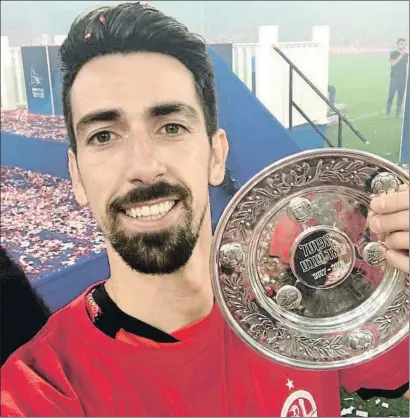  ?? TWITTER ?? Su último equipo Isaac Cuenca, campeón con el Beer Sheva de Israel, había pactado con el Reus cobrar el salario mínimo de Segunda: 77.500 euros brutos