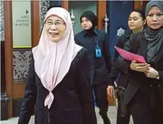  ?? BERNAMA PIC ?? Deputy Prime Minister Datuk Seri Dr Wan Azizah Wan Ismail at the Parliament lobby in Kuala Lumpur yesterday.