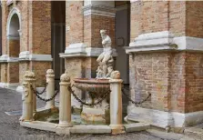  ??  ?? La Fontana del Nettuno, in piazza Roma, tra le più belle di tutte le Marche.