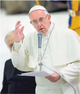  ?? EFE ?? El papa Francisco recibió a un grupo de peregrinos de Lyon en el Aula Pablo VI del Vaticano, este miércoles 6 de julio.