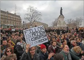  ??  ?? Dimanche après-midi, place de la République à Paris.