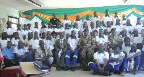  ??  ?? ZNA members who graduated with Master Farmers certificat­es from the Domboshava National Training Centre