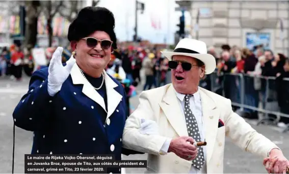  ??  ?? Le maire de Rijeka Vojko Obersnel, déguisé en Jovanka Broz, épouse de Tito, aux côtés du président du carnaval, grimé en Tito, 23 février 2020.