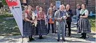  ?? Foto: privat ?? Vor dem Wasserturm in Weißwasser erging am Sonntag der Aufruf zur Wahl des 2. Serbski Sejm.