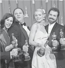  ?? DAVE CAULKIN, AP ?? Harvey Weinstein and Gwyneth Paltrow after Shakespear­e In Love wins an Oscar in 1999.