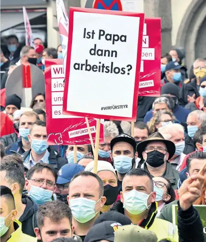  ??  ?? Die Proteste der MAN-Belegschaf­t sind berechtigt: Die Gesetze der Globalisie­rung sind nicht naturgegeb­en.