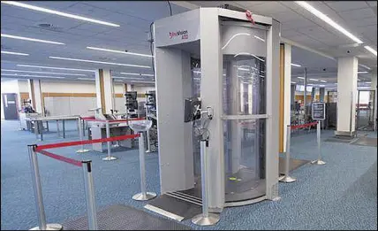  ?? CP PHoto ?? A full body scanner is pictured at a security screening area at Vancouver Internatio­nal Airport, Scanners similar to this will be installed in Nova Scotia jails.