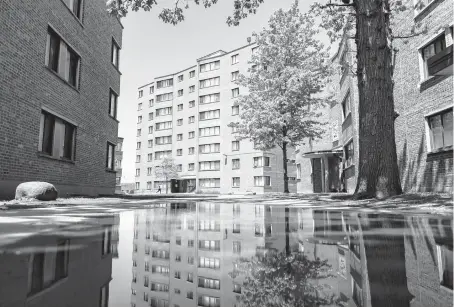  ?? BRIAN CASSELLA/CHICAGO TRIBUNE ?? The Parkway Gardens apartment buildings on Monday.