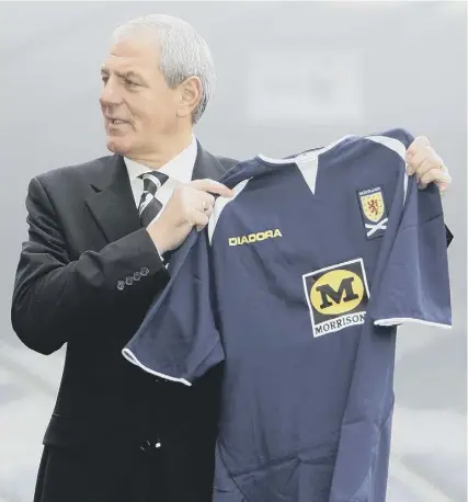  ??  ?? 0 Walter Smith was unveiled as Scotland manager in 2004. Could he really return to succeed Gordon Strachan, below?