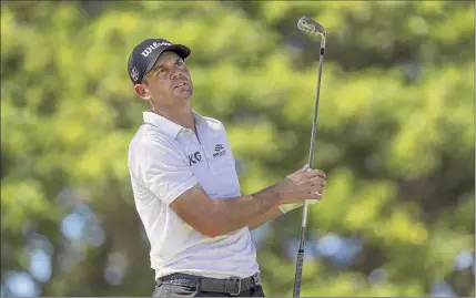  ?? Gregory Shamus / Getty Images ?? Brendan Steele had nine birdies in a bogey-free round Saturday at defenseles­s Waialae Country Club. Steele held the lead with two holes to play last year before a series of miscues cost him a chance to win the title.