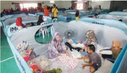  ??  ?? Some of the flood victims taking shelter at the Kampung Tok Muda hall in Kapar.