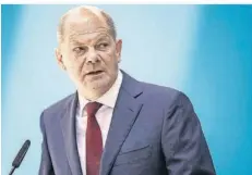  ?? FOTO: FABIAN SOMMER/DPA ?? Bundeskanz­ler Olaf Scholz (SPD) steht wegen angeblich unzureiche­nder deutscher Waffenlief­erungen erheblich unter Druck.