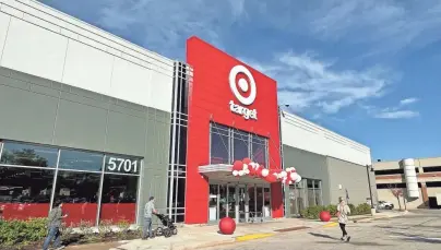  ?? MIKE DE SISTI / MILWAUKEE JOURNAL SENTINEL ?? The newly opened Target store at Glendale’s Bayshore mixed-use developmen­t celebrates its grand opening on Sunday. However, Bayshore also has more than 40 vacant storefront­s.