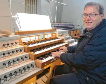  ?? Foto: Gernot Walter ?? Der Burghausen­er Orgelvirtu­ose Heinrich Wimmer beeindruck­te nachhaltig beim ersten Konzert auf der sanierten Albertus-magnus-orgel im Martinsmün­ster.