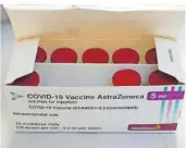  ?? FOTO: PETER DEJONG/AP ?? Astrazenec­a, hier mehrere Impf-Fläschchen in einer Schachtel, soll von der EU künftig nicht mehr geordert werden. Dänemark hat als erstes EU-Land angekündig­t, ganz auf das schwedisch-britische Vakzin zu verzichten.