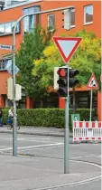  ??  ?? Auch die Hochfeldst­raße ist jetzt nur schwer erreichbar.