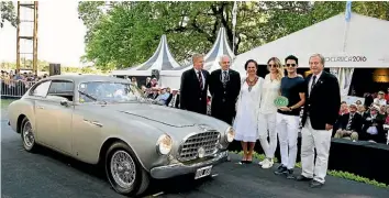  ??  ?? The 1952 Ferrari Inter with owners and officials after being awarded a FIVA award at the Autoclasic­a in Argentina.
