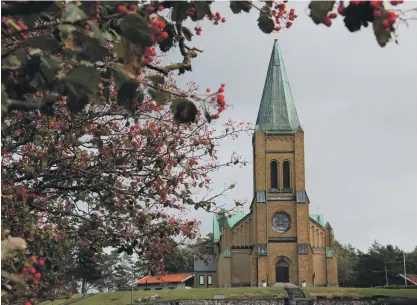  ?? BILD: TEO KRISTJANSS­ON ?? Ölmevalla kyrka riskerar inte att stängas. Sedan 2007 har kyrkan delvis värmts upp av bergvärme vilket är betydligt billigare än direktvärm­e som de medeltida kyrkorna i pastoratet har.