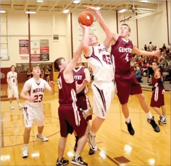  ?? RANDY MOLL NWA NEWSPAPERS ?? Lincoln junior Colton Barnum goes up in the paint against Gentry. Barnum has been a mainstay in the middle for Lincoln.