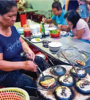  ?? — Photos: HEMANANTHA­NI SIVANANDAM/The Star ?? Freshly made Banh Xeo or crispy pancake with seafood topped with crunchy leafy vegetables and dipped in fish sauce.