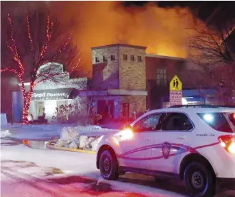  ?? - Gracieuset­é: Hugues Chiasson ?? Le restaurant Chantal’s Steakhouse et le Café d’la vieille forge de Saint-Jacques ont été la proie des flammes.