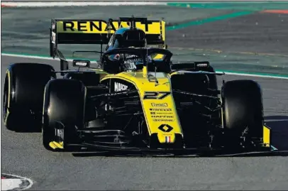 ??  ?? PROGRESAN. Renault líderó la primera semana de test y empezó la segunda juntando buenos kilómetros.