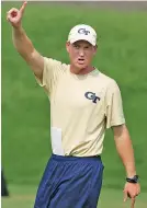  ?? AP PHOTO/JOHN BAZEMORE ?? Georgia Tech offensive coordinato­r and former Auburn quarterbac­k Patrick Nix directs his players during a team workout on Aug. 23, 2005.