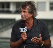  ?? Dennis Eckersley CHRISTOPHE­R EVANS — BOSTON HERALD, FILE ??