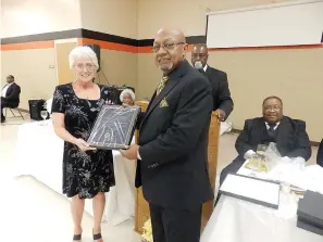  ?? Submitted photo ?? ■ James Germany, right, gives former Bowie County Life writer Andie Martin the Marvin Pynes Committee for the Class of 1965 Award. Marvin Pynes School was an all-black school in DeKalb, Texas, that closed during the 1960s. Decades later, Martin covered the classmates’ reunions.
