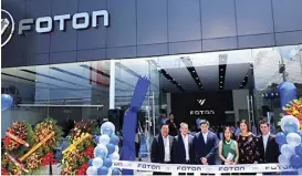  ?? (From left) Maybank EVP Raffy Dimalanta, FOTON Philippine­s president Rommel Sytin, FOTON Talisay, Cebu dealer principal Markane Goho, Estrella Goho, Eastwest Bank VP and head for Visayas business center Josephine Abad and FOTON Talisay, Cebu dealer princi ??