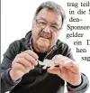  ?? Foto: Silvio Wyszengrad ?? Paul Reuter stellt in Heimarbeit kleine Holzelefan ten her.