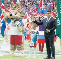  ??  ?? Former Brazil striker Ronaldo waves to the crowd.