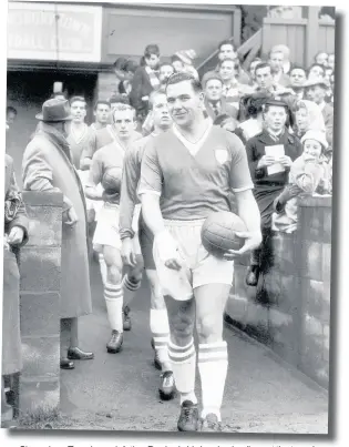  ??  ?? Shrewsbury Town legend, Arthur Rowley in his heyday, leading out the team in November 1959. (Birmingham Post & Mail)