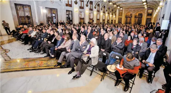  ?? ESPECIAL ?? Legislador­es morenistas durante su encuentro en Palacio Nacional con el presidente López Obrador.