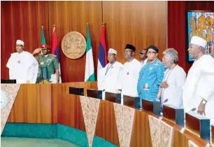  ?? PHOTO: State House ?? President Muhammadu Buhari (left) with a delegation of the APC Stakeholde­rs from Benue State lead by Sen. George Akume (2nd left), during their visit to the Presidenti­al Villa in Abuja yesterday