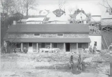  ?? ST. CATHARINES MUSEUM ?? The locktender’s house during its demolition in 1943.