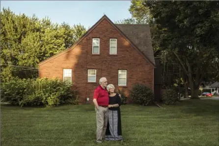  ?? GEORGE ETHEREDGE, NEW YORK TIMES ?? A gay couple filed a civil-rights complaint after Dick and Betty Odgaard refused to rent a chapel they once owned to the men for their wedding. The Odgaards settled and paid a penalty and now feel they’re part of a group of Christian martyrs in the...