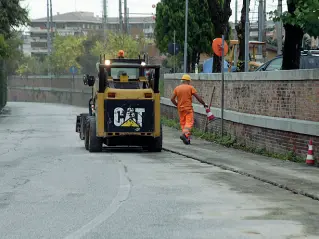  ??  ?? Opere L’amministra­zione programma i nuovi lavori in città con particolar­e attenzione ai quartieri