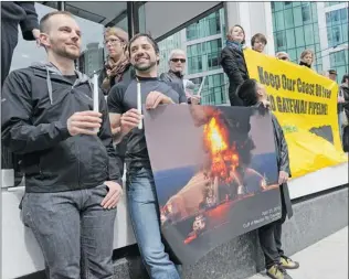  ?? JASON PAYNE/ PNG ?? Environmen­tal groups such as Greenpeace, whose activists are shown protesting Enbridge’s proposed Northern Gateway pipeline, are pushing back against Ottawa’s eff orts to malign their opposition.
