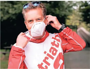  ?? RP-FOTO: ACHIM BLAZY ?? Organisati­onsleiter Georg Mantyk und sein Team freuen sich auf den Stadtwerke Ratingen-Triathlon. Auf dem Eventgelän­de ist Maskenpfli­cht.