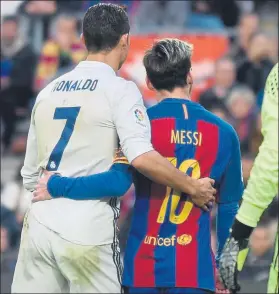  ?? FOTO: M. MONTILLA ?? El pulso Adidas viste al Real Madrid de Cristiano Ronaldo y Nike al Barça de Messi