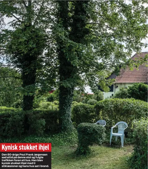  ??  ?? Kynisk stukket ihjel
Den 80- årige Poul Frank Jørgensen sad altid på denne stol og fulgte trafikken foran sit hus. Han blev kynisk stukket ihjel med ti stiklæsion­er og hans hus sat i brand.