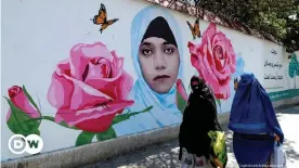  ??  ?? Street art in Kabul