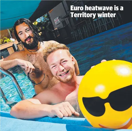  ?? Picture: MICHAEL FRANCHI ?? While a heatwave of everyday Darwin weather is hitting their motherland­s, Ben Joseph, 27, of England and Rory Anderson, 24, of Scotland are keeping cool in the Territory