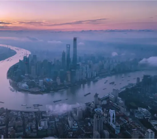  ??  ?? The Lujiazui financial district in Shanghai at dawn on June 21, 2018