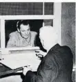  ?? FOTO: IMAGO/UNITED ARCHIVES INTERNATIO­NAL ?? Göring im Gespräch mit seinem Anwalt Otto Stahmer im Nürnberger Gefängnis während des Kriegsverb­recher-Prozesses.
