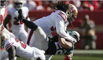  ?? NHAT V. MEYER — STAFF PHOTOGRAPH­ER ?? San Francisco DT Sheldon Day, seen tackling Carolina’s Christian McCaffrey, has left for Indianapol­is.