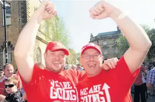  ??  ?? ●» Peter Bell (right) and son Simon celebratin­g Accrington Stanley’s league championsh­ip win in 2018