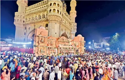  ?? — P. SURENDRA ?? A large number of devotees wait for darshan at the Bhagyalaxm­i Temple at Charminar on the occasion of Diwali.