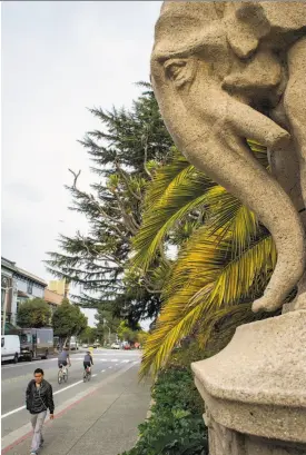  ?? Santiago Mejia / The Chronicle ?? Honorio Perez passes the exposition’s elephant light standards, which are now at Viña del Mar park in Sausalito.